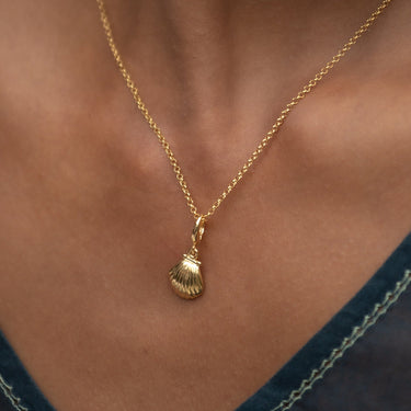 Woman Wearing Gold Clam Shell Charm Necklace | Shell Pendant Necklace